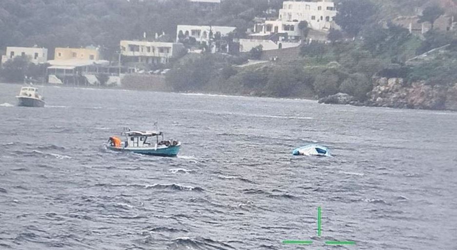 Murieron tres niños y una mujer en naufragio frente a la isla griega de Leros