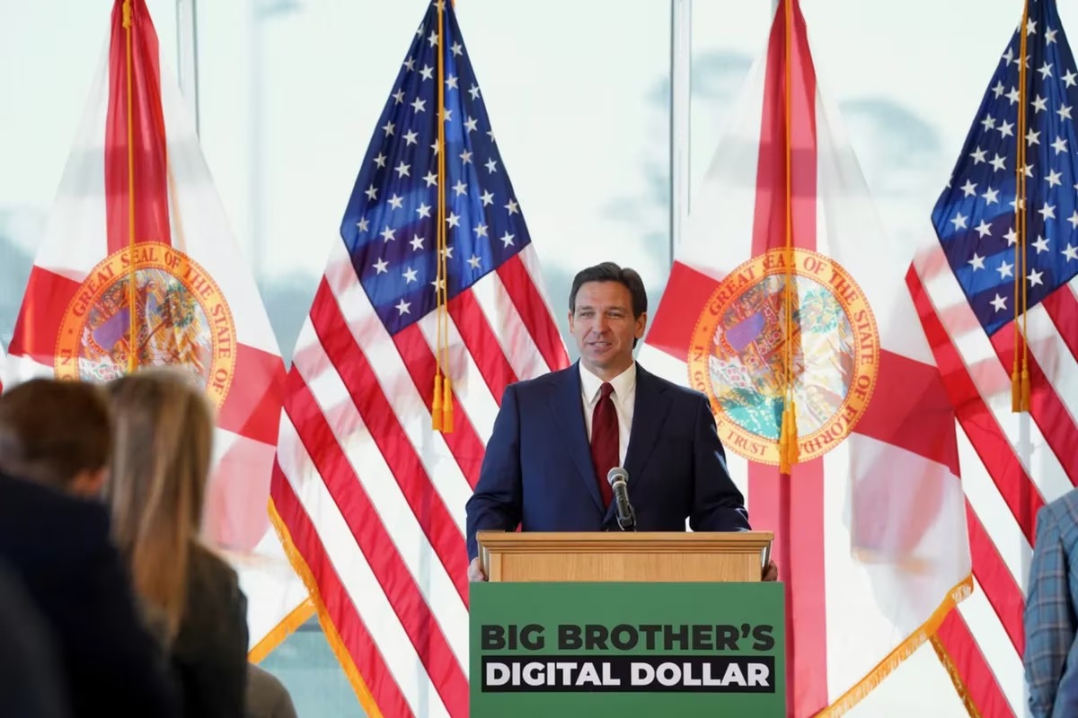 La ley que propuso DeSantis para prohibir el dólar digital en Florida