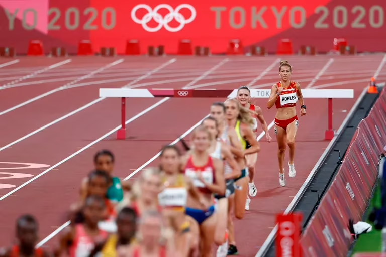 Federación Internacional de Atletismo prohíbe participar en competiciones femeninas a personas transgénero