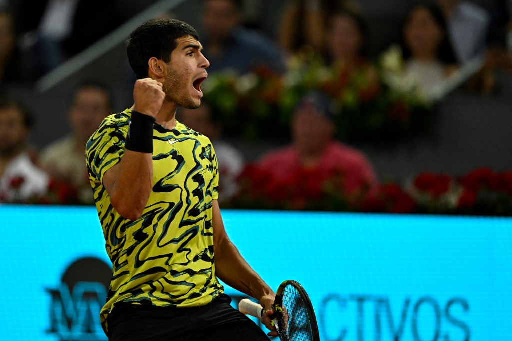 Alcaraz sacó a Dimitrov para meterse en octavos del Masters de Madrid