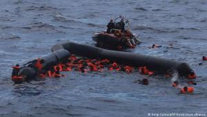 Al menos un migrante muerto y 47 rescatados en naufragio frente a Grecia
