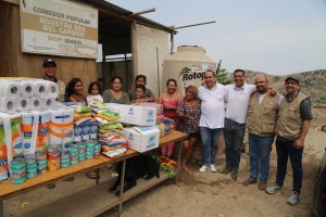 Venezolanos en Perú llevan alimentos a zonas populares