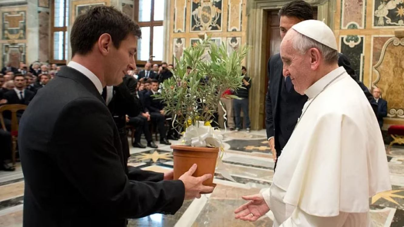 El día que el Papa Francisco hizo lagrimear a Messi en el Vaticano