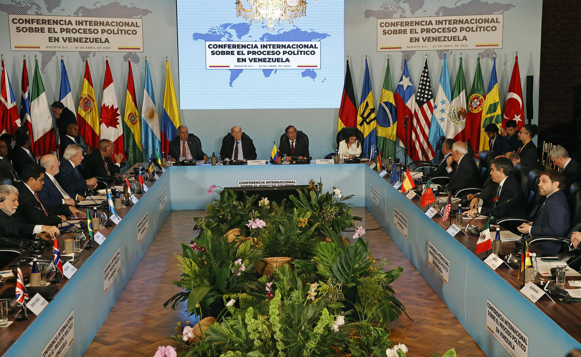 Expresidentes conservadores piden “no validar dictadura venezolana” en cumbre