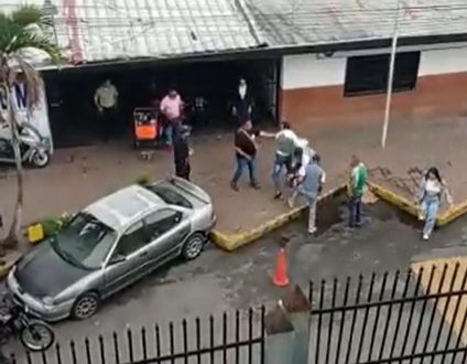 Se prendió en Carrizal: Secretario de Seguridad se guindó a golpes con director de la Policía y alcalde será el referee (VIDEO)