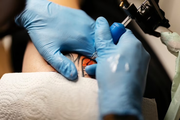 VIDEO: Se negó a hacerle un insólito tatuaje a una clienta y el motivo de la decisión se viralizó