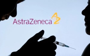 AstraZeneca admitió ante un tribunal británico que su vacuna Covid-19 puede causar efectos secundarios poco comunes