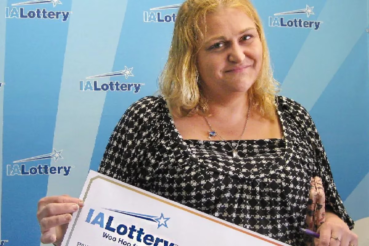 Mujer en Iowa estuvo a punto de tirar a la basura su boleto de lotería, pero un sándwich le cambió la vida
