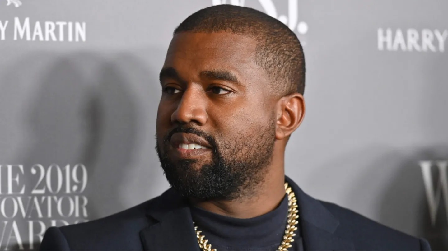 Demandaron a Kanye West por acoso sexual e incumplimiento de contrato