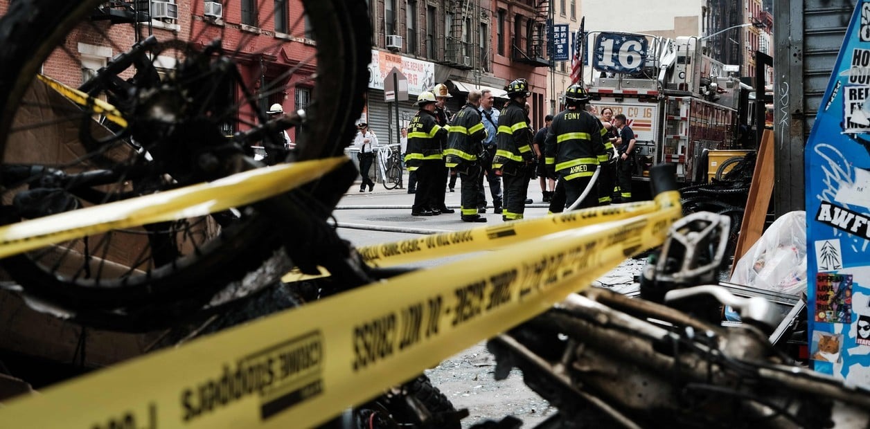 Incendios mortales y alarma en Nueva York: el auge de los monopatines eléctricos muestra su lado oscuro