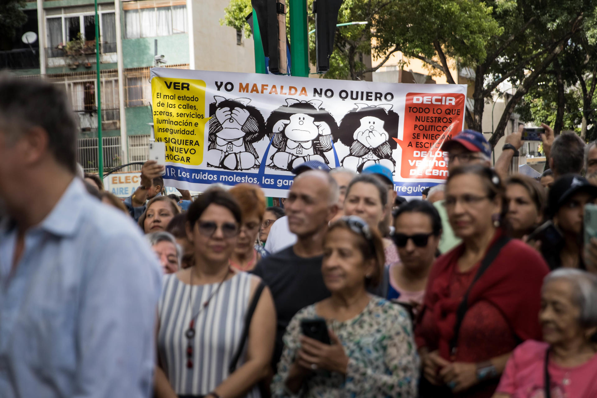 “Yo Mafalda no quiero”, vecinos de Bello Monte protestaron durante inauguración de esculturas (FOTOS)