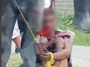 Detenidos por amarrar a hombre con discapacidad mental a un caballo y arrastrarlo por una calle en Carabobo (Imágenes sensibles)