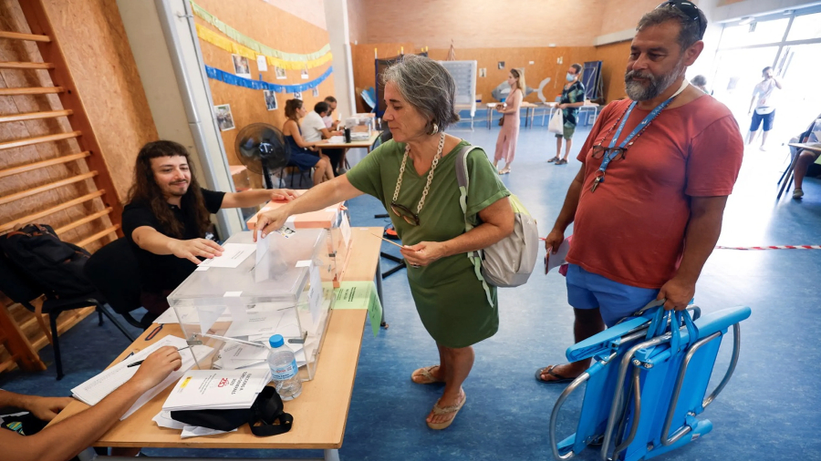 Cierran centros de votación de las elecciones generales de España