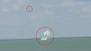 Piloto ruso murió tras eyectarse de un caza Su-25 siniestrado en el mar de Azov (VIDEO)