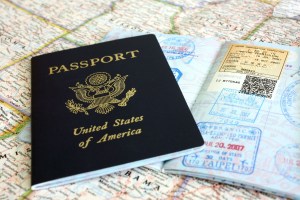 Avalancha de solicitudes: El tiempo de espera para obtener un pasaporte estadounidense (VIDEO)