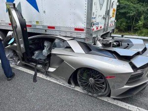 Manejaba un Lamborghini a más de 160 km/h en Georgia, perdió el control y no creerás dónde fue a parar (FOTO)