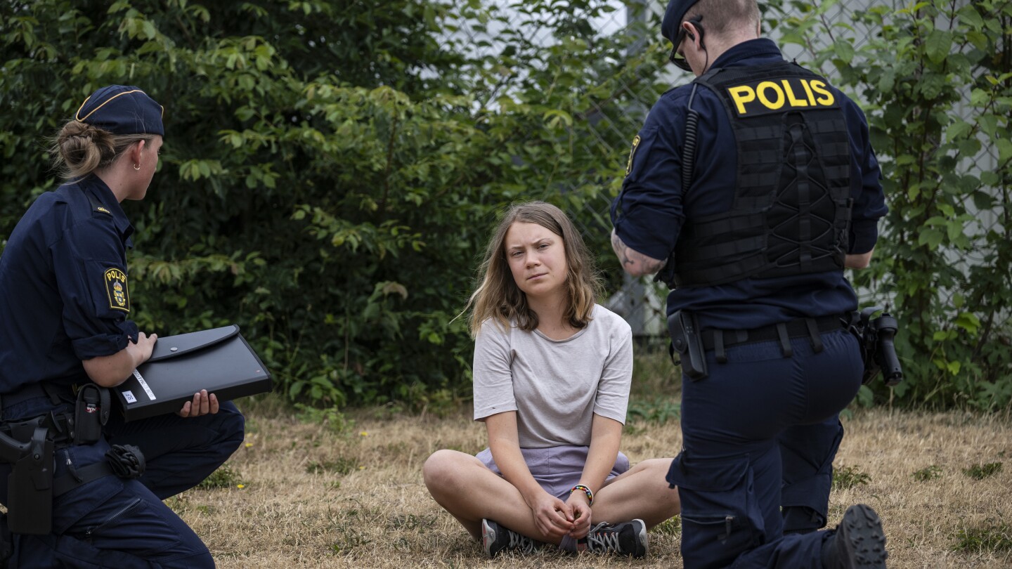 Difunden el video de la detención de Greta Thunberg tras armar un alboroto en una cumbre petrolera