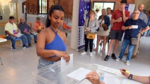 La importancia de los votantes latinos en las elecciones en España y las estrategias de los partidos para atraerlos