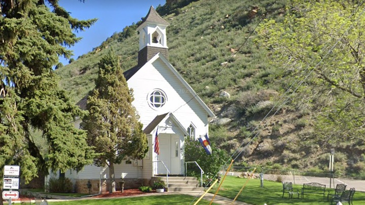 La IA también reemplaza sacerdotes: ChatGPT oficia una boda en Colorado por primera vez en la historia