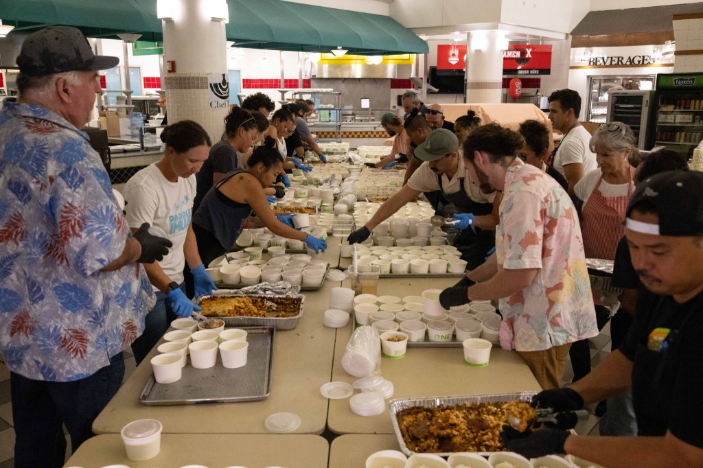 Heroicos chefs montaron masiva operación para alimentar a sobrevivientes del incendio en Hawái