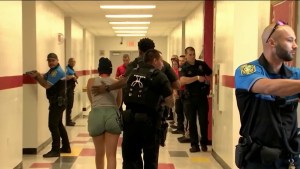 Escenario aterrorizante: Recrean simulacro de un tiroteo en escuelas públicas de Miami (VIDEO)