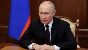 Putin dice que a fines de año anunciará si se presenta a la reelección