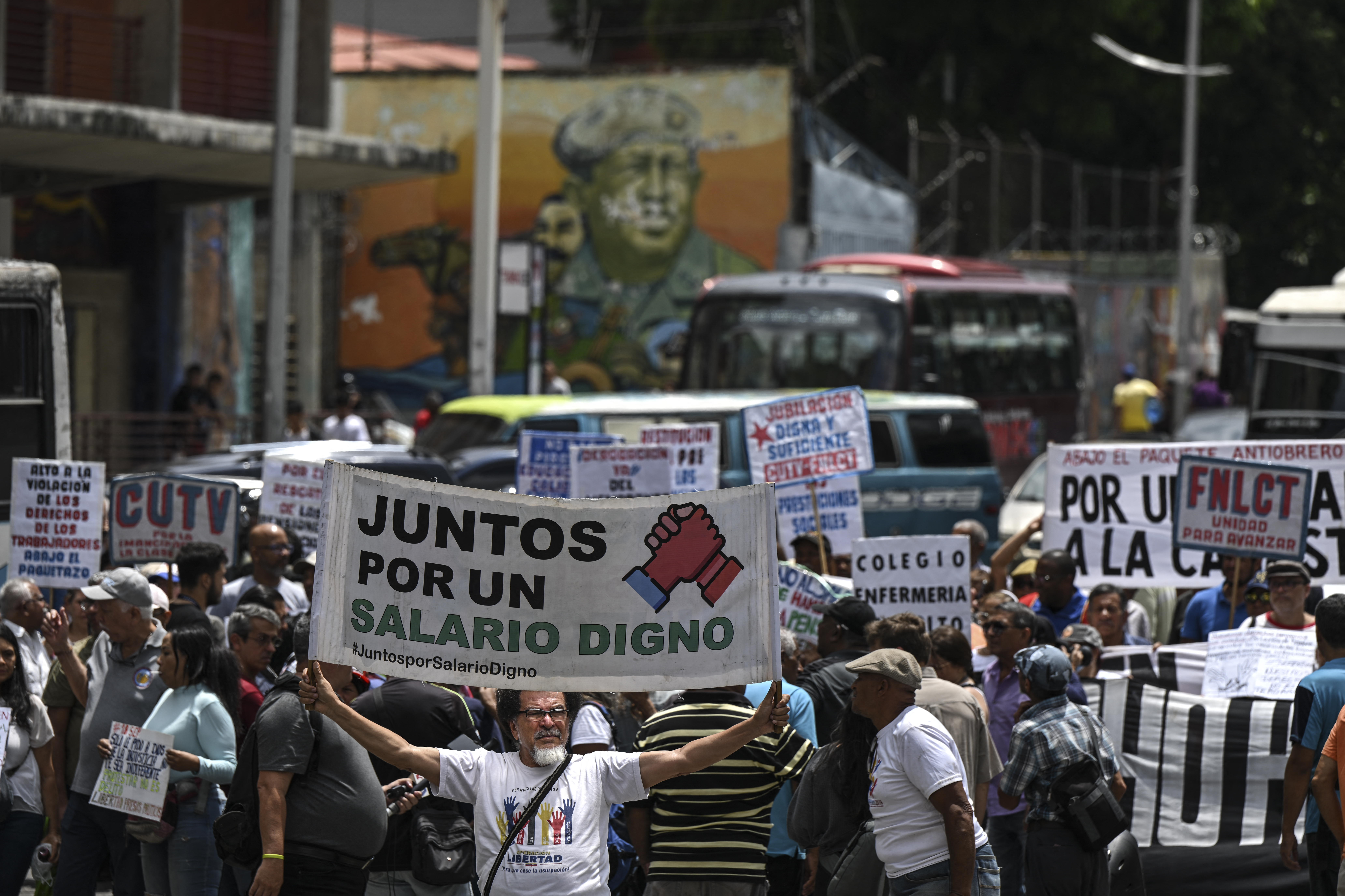 “Nos han puesto como mendigos”, docentes protestaron en Caracas para exigir salarios justos