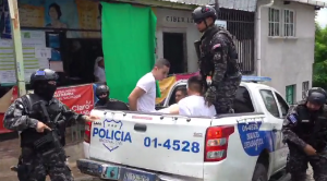 Encarcelaron a seis militares acusados de violar a una niña en El Salvador (Video)