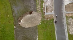 ¿De Florida al centro de la Tierra? El enorme hueco que se formó en la misma área de otro sumidero meses antes (VIDEO)