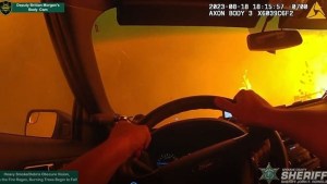 “Infierno en la Tierra”: Evitó morir al conducir a través de violentas llamas en el estado de Washington (VIDEO)