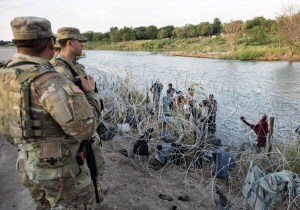 Tribunal Supremo prohibió la ley de Texas que permite a policías detener y expulsar migrantes
