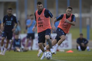 Messi entrenó con normalidad para el partido de eliminatorias contra Paraguay