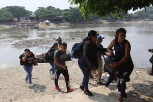 Acnur estima la llegada de tres mil a seis mil migrantes diarios a la frontera sur de México