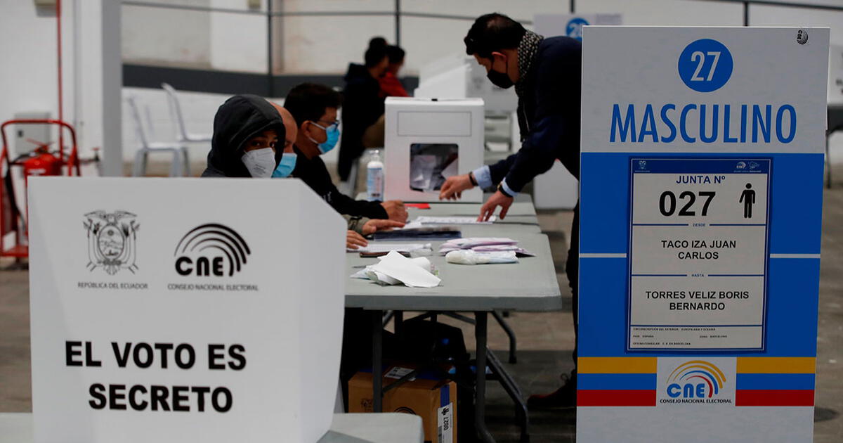 Miles de ecuatorianos votan con normalidad en España para las elecciones en su país
