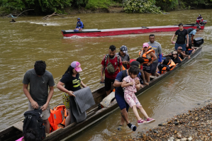 Venezolanos no se dejan intimidar por reanudación de vuelos de deportación y cruzan el Darién
