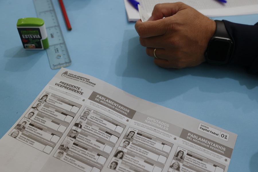 Abren los centros de votación para las elecciones generales en Argentina