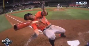 Cámara del umpire grabó el momento en que José Altuve casi se lleva el peor pelotazo de su carrera (VIDEO)