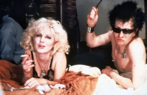 La trágica historia de Sid y Nancy: heroína, un cuchillo clavado en el estómago y la fianza que pagó Jagger
