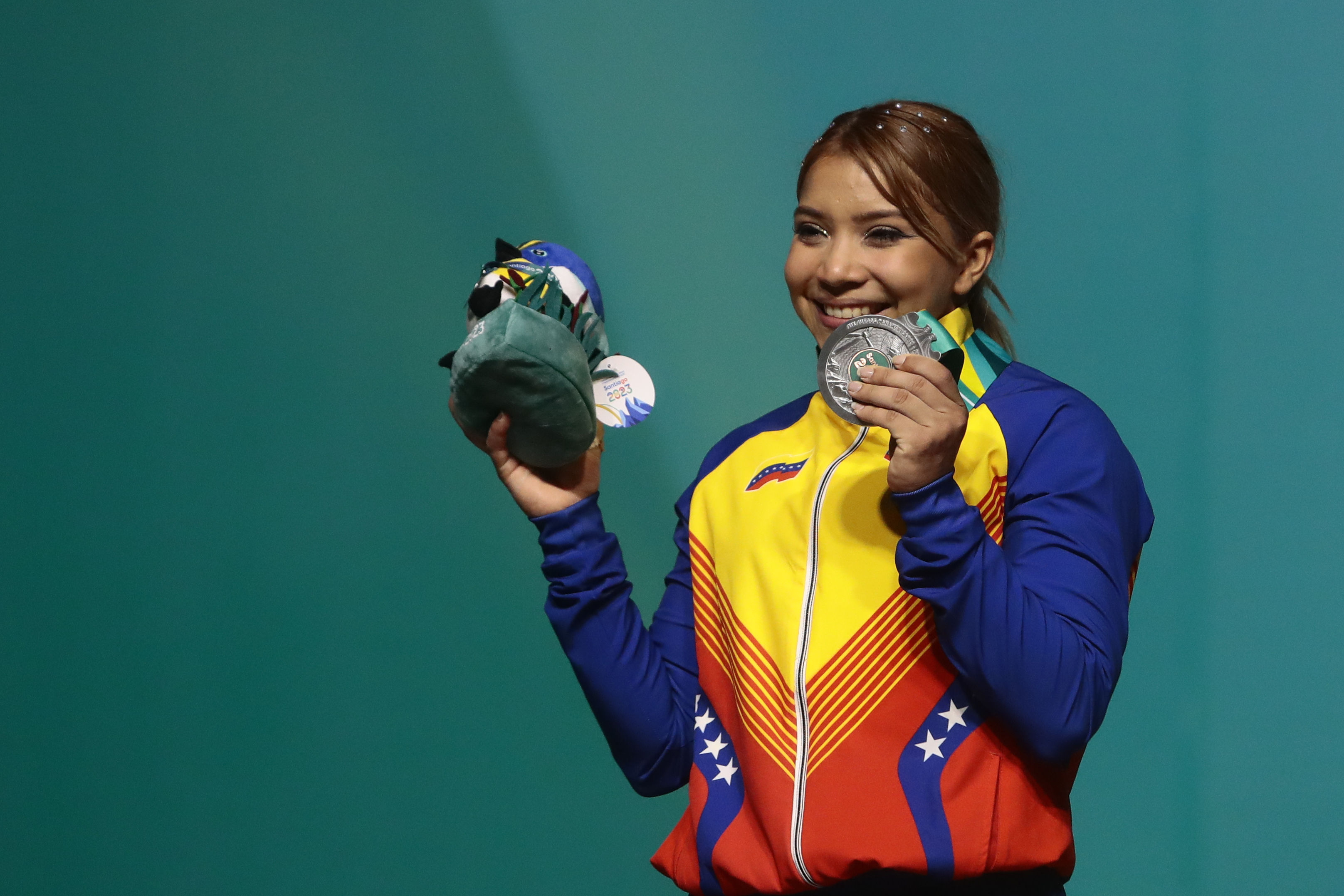 Venezolana Katherin Echandía ganó medalla de plata en halterofilia de los Juegos de Santiago (Video)