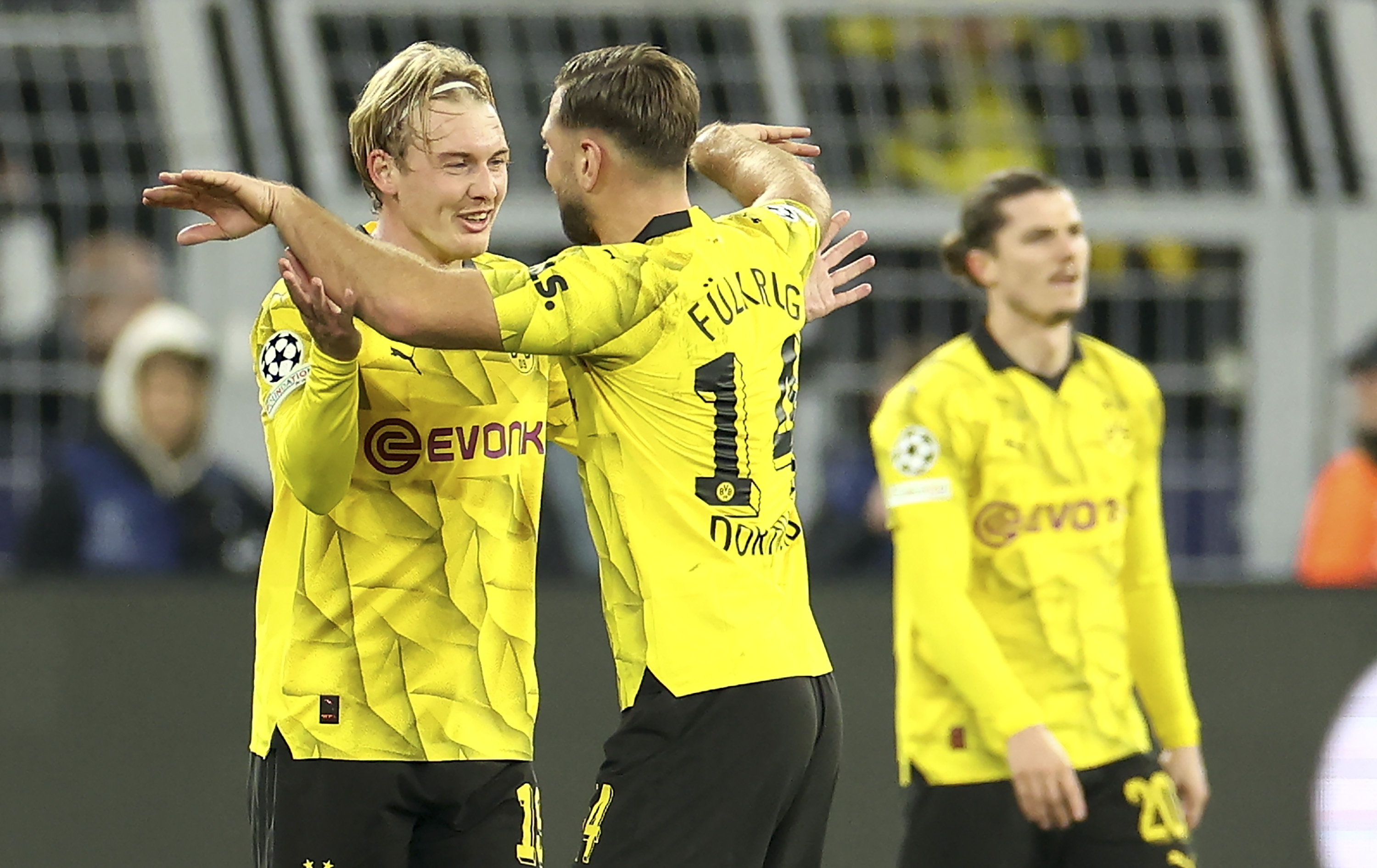 Borussia Dortmund mantiene el sueño de clasificar a octavos tras vencer al Newcastle