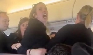 “Soy víctima de trata”: Mujer alertó a todos los pasajeros en pleno vuelo a Kansas (VIDEO)