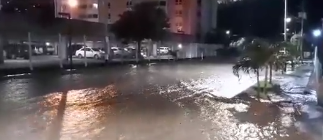 Se desbordó el río Guarenas tras fuertes lluvias en las últimas horas (VIDEOS)