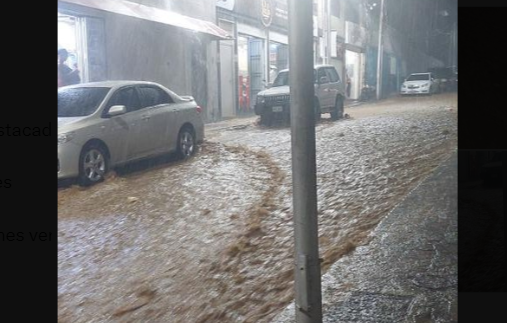 Así se encuentran las calles de La Guaira tras fuertes lluvias registradas en las últimas horas (VIDEOS)