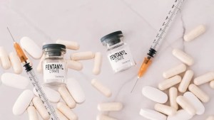 Qué es el fentanilo y por qué es el responsable del aumento de las muertes por sobredosis en EEUU