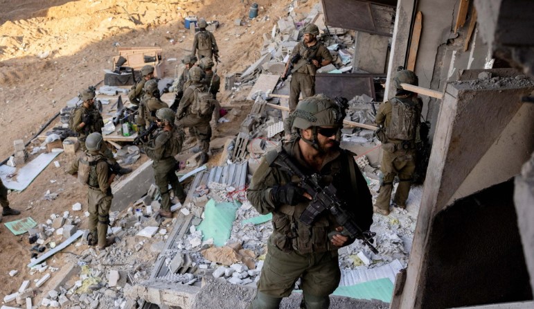 La aviación israelí destruye 200 objetivos de Hamás y su fuerza naval ataca centro militar