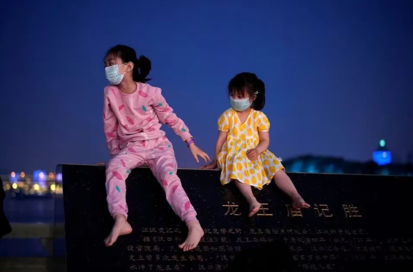 China pide reforzar la atención primaria ante el aumento de casos de neumonía infantil