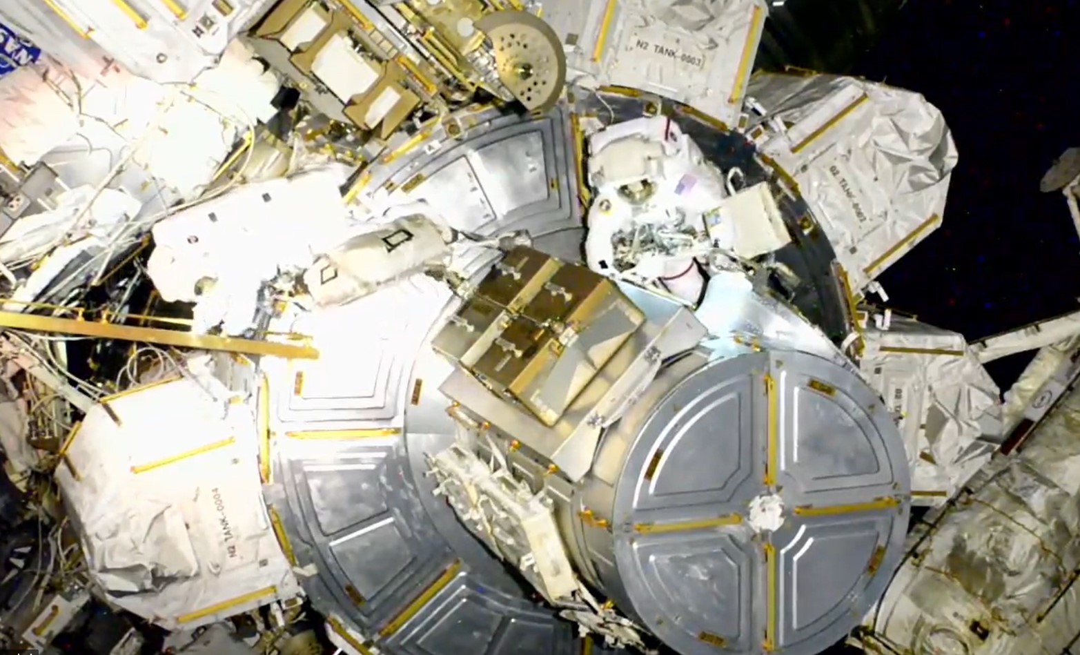 Astronautas de la Nasa inician caminata para tareas de mantenimiento en la EEI (Video)