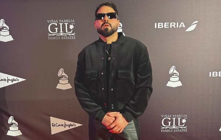 ¡Lo volvió a hacer! CapiBarber, el barbero venezolano que acicaló a grandes estrellas para los Latin Grammy 2023