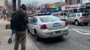 Terror en Queens: Un muerto y tres heridos luego de violento tiroteo vinculado a pandillas