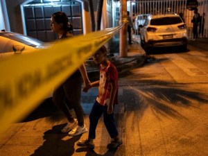 Sicarios balearon a personas que jugaban al fútbol y mataron a un niño de 13 años en Ecuador